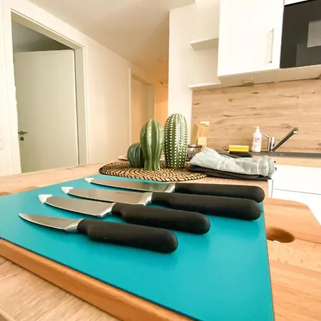 110 Lux Furnished Flat Apartment *